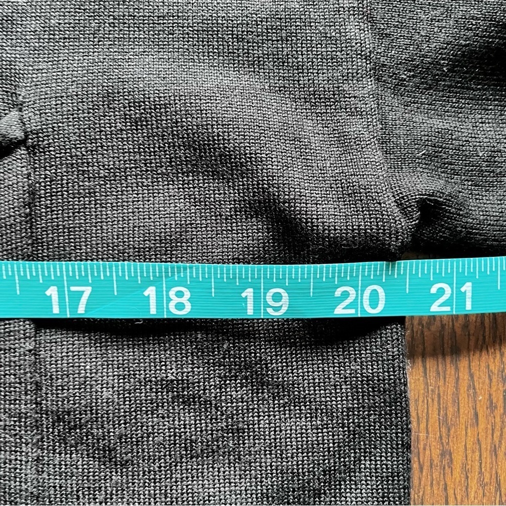 Cable & Gauge Black Front Pocket sweater, 3/4 Sleeve size Large - Picture 4 of 6